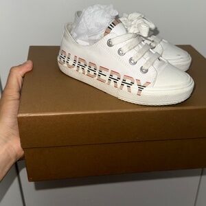 Kids Burberry sneakers size 29 EU